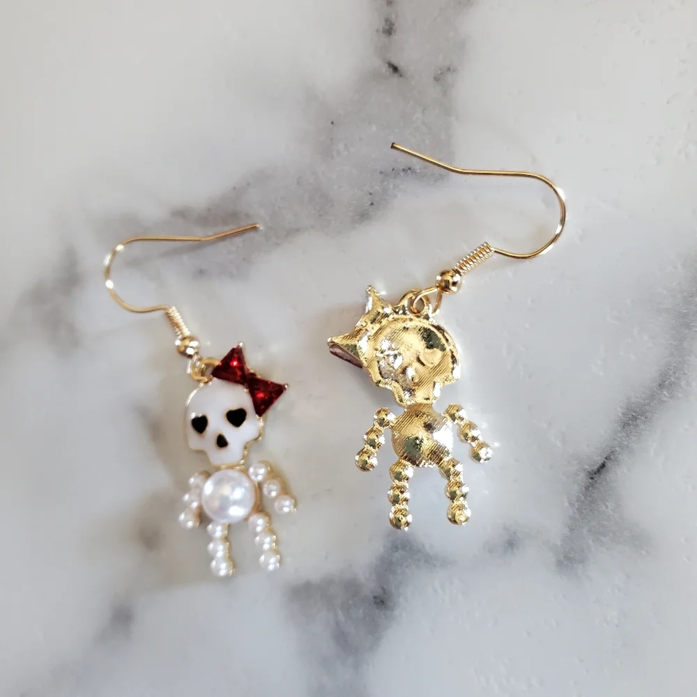 Skull Pearl Dangle Earrings - Picture 7 of 9
